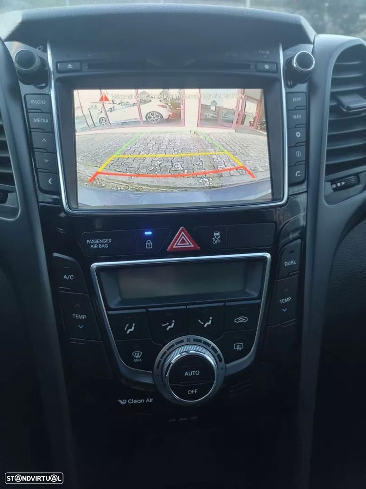 Hyundai i30 1.6 CRDI STyle+Navi - 13