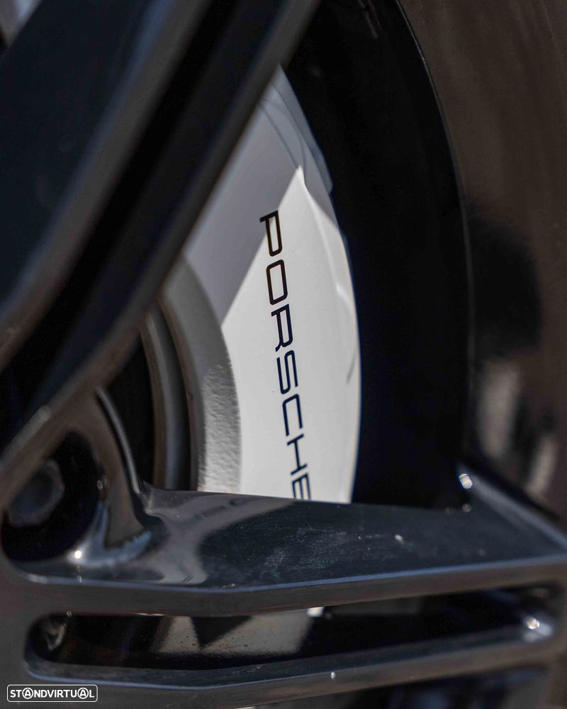 Porsche Taycan Turbo - 11