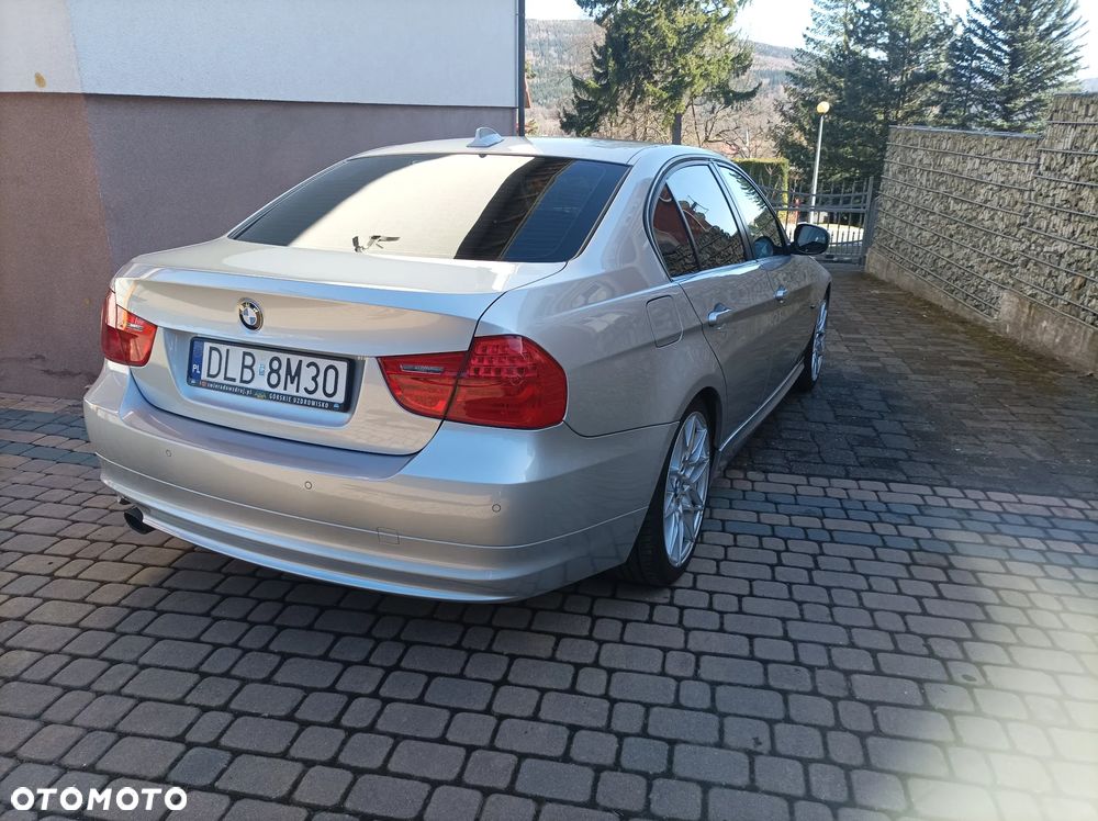 BMW Seria 3 320d DPF Efficient Dynamics Edition - 11