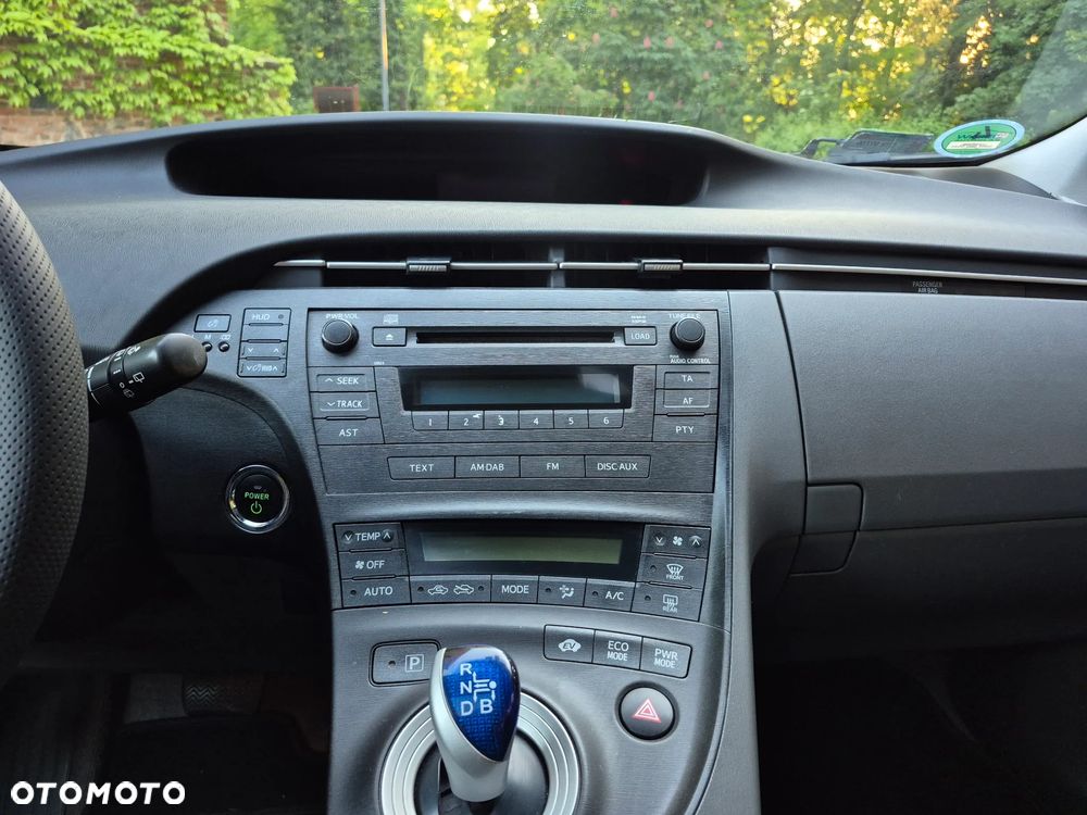 Toyota Prius (Hybrid) Executive - 26