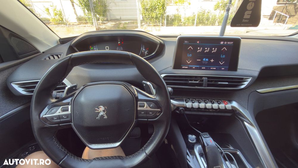Peugeot 3008 1.2 PureTech Turbo S&S EAT6 Allure - 11