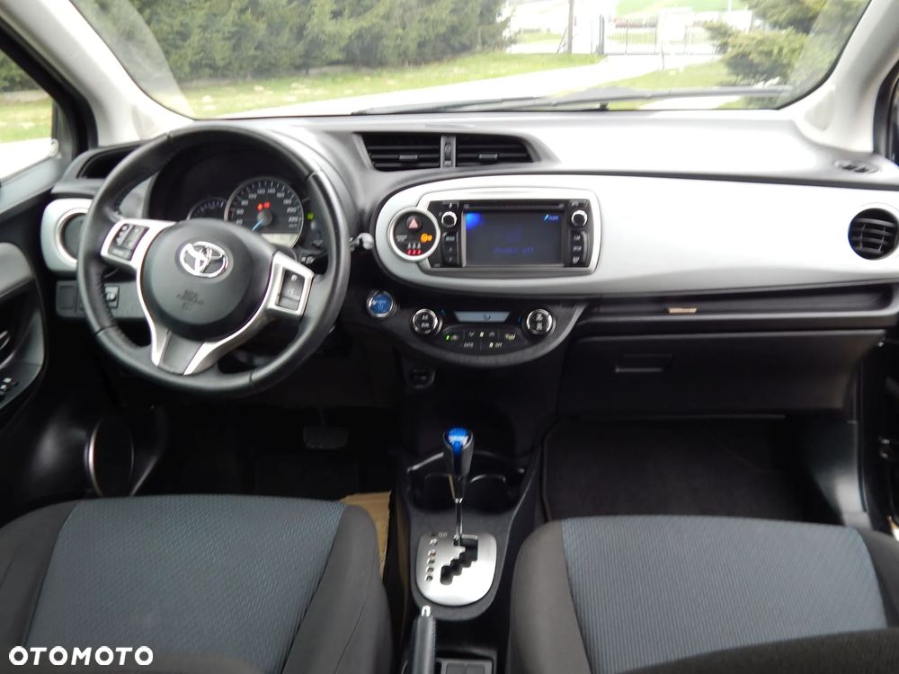 Toyota Yaris Hybrid 100 Dynamic - 15