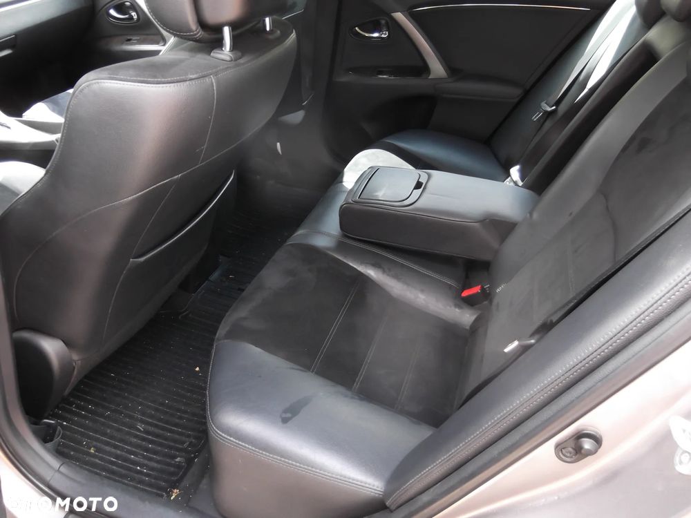 Toyota Avensis - 11