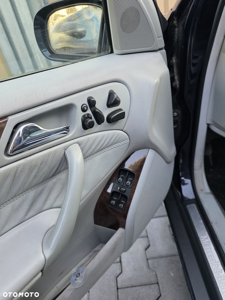Mercedes-Benz Klasa C 320 4Matic Avantgarde Sport Edition - 15