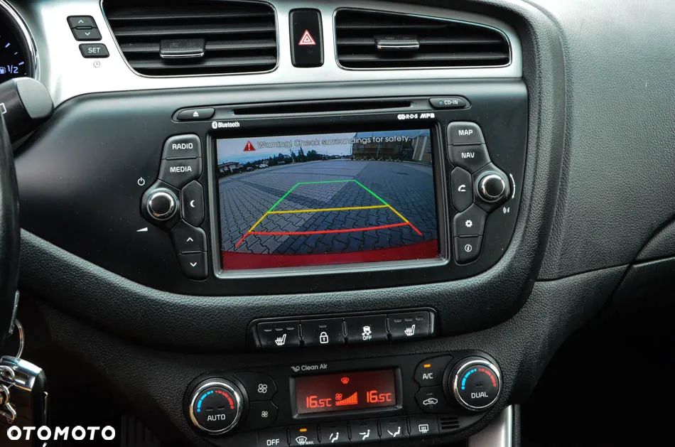 Kia Ceed 1.6 CRDi 128 Fifa World Cup Edition - 38