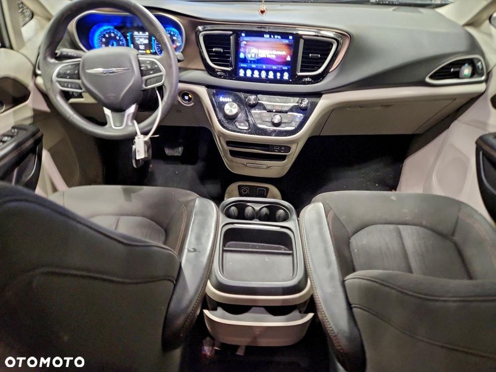 Chrysler Pacifica - 7