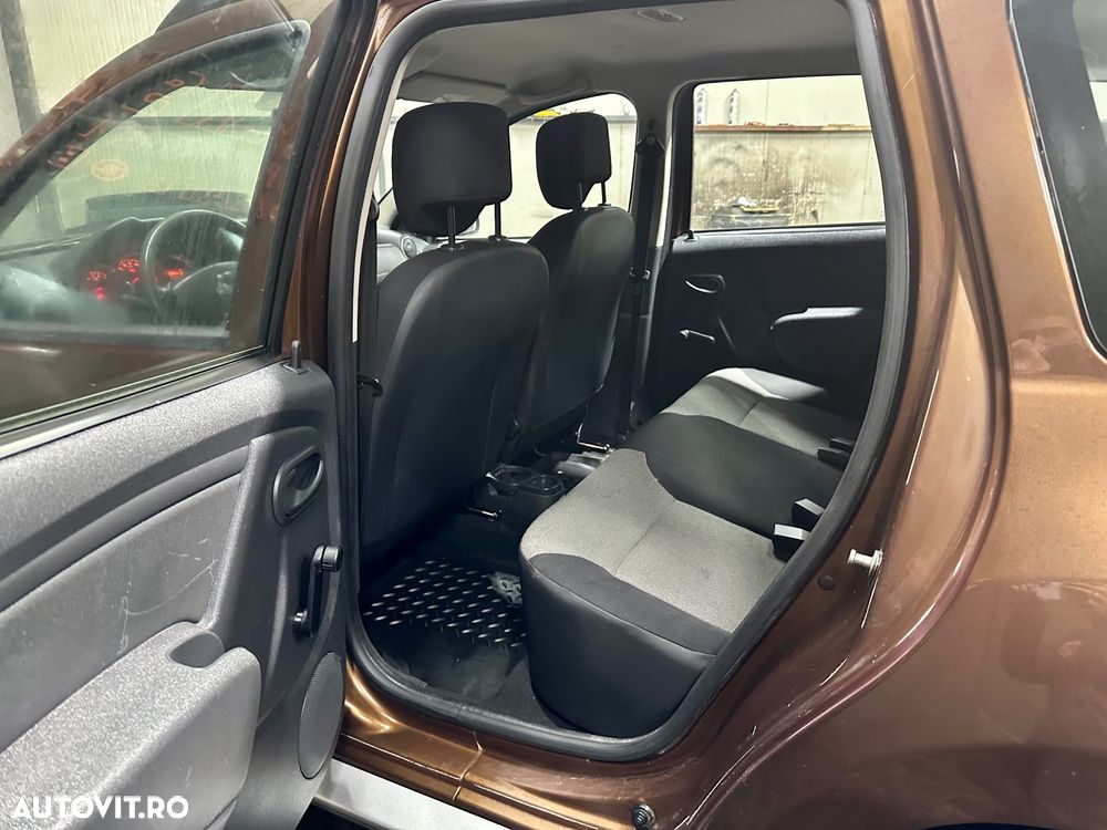 Dacia Duster 1.6 16V 105 4x2 Laureate - 8