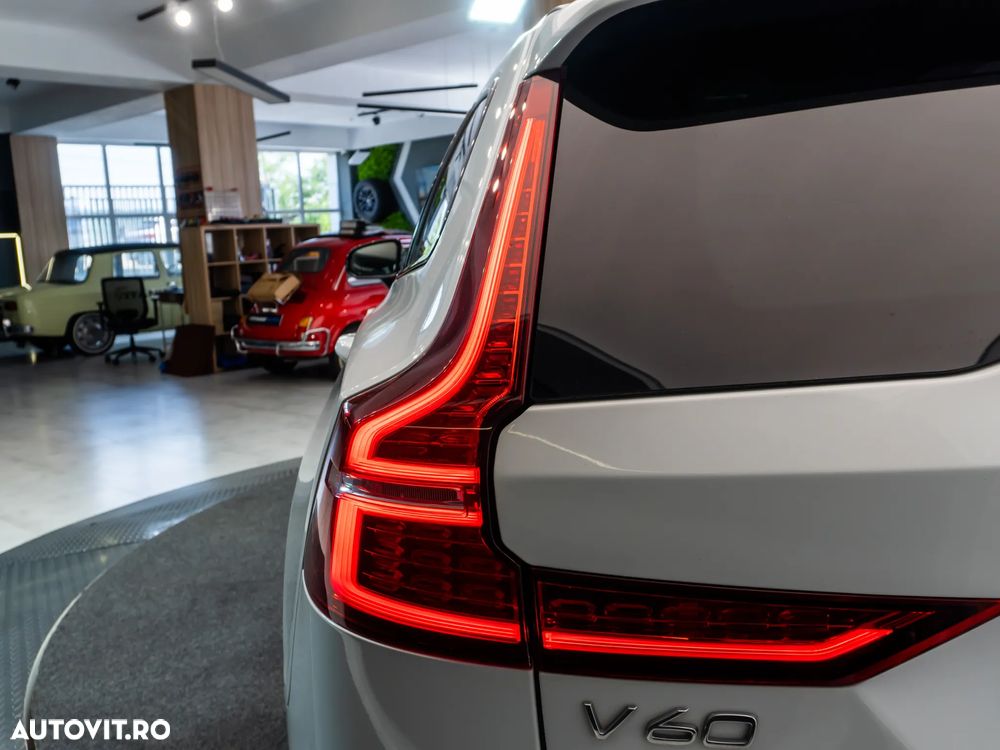 Volvo V60 T6 AWD Recharge Geartronic RDesign - 16