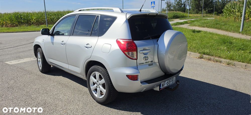 Toyota RAV4 - 4