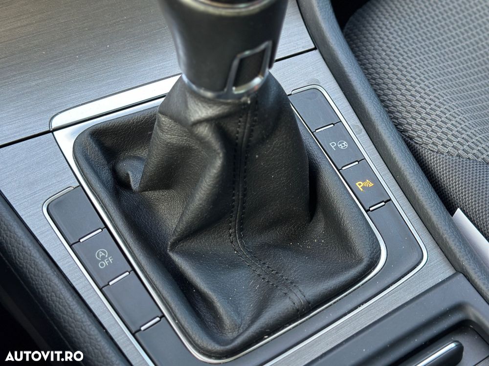 Volkswagen Golf - 28