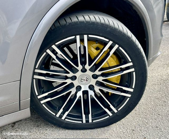 Porsche Cayenne Turbo S Tiptronic S - 8
