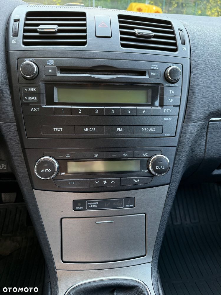 Toyota Avensis - 25