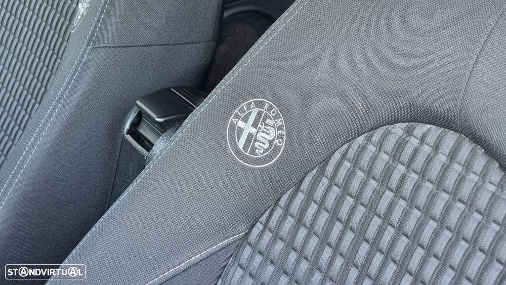 Alfa Romeo MiTo 1.4 T MultiAir Distinctive - 15
