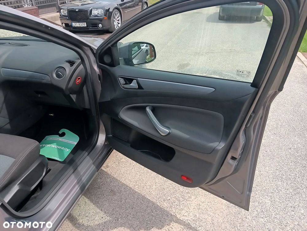 Ford Mondeo 1.6 Ghia - 20