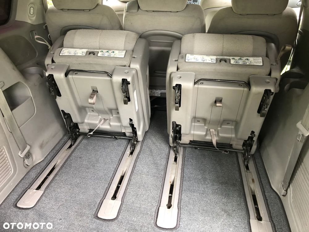 Kia Carnival 2.9 CRDi EX - 4