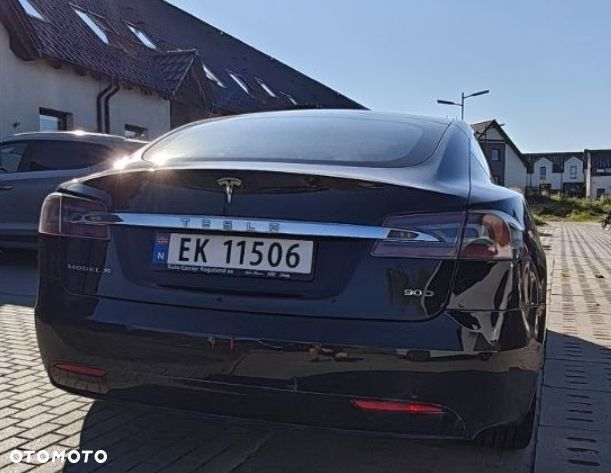 Tesla Model S - 5