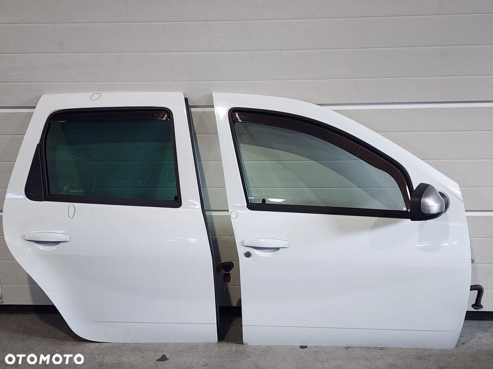 Dacia Duster 1 I drzwi prawe kompletne - 1
