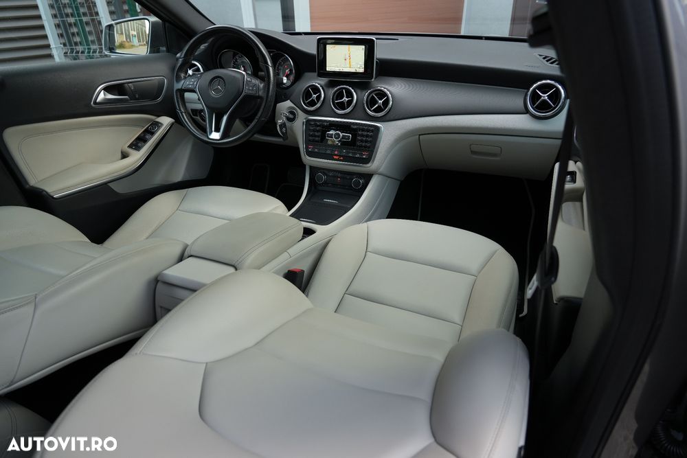Mercedes-Benz GLA 220 d 4MATIC 7G-DCT - 18