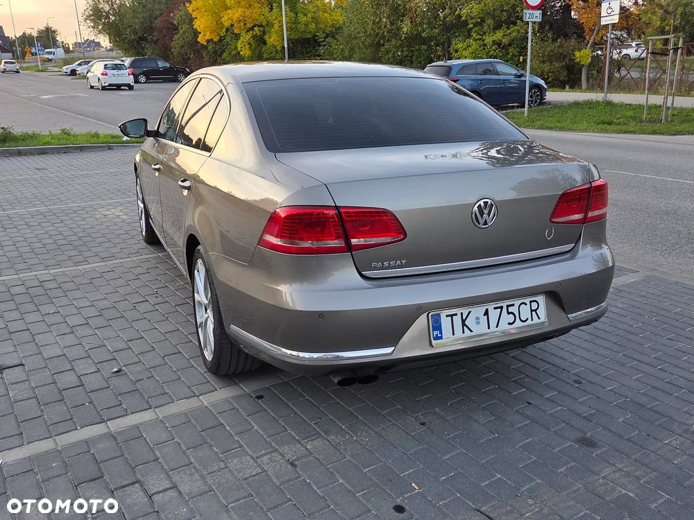Volkswagen Passat - 4