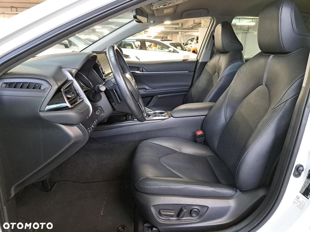 Toyota Camry 2.5 Hybrid Executive CVT - 11