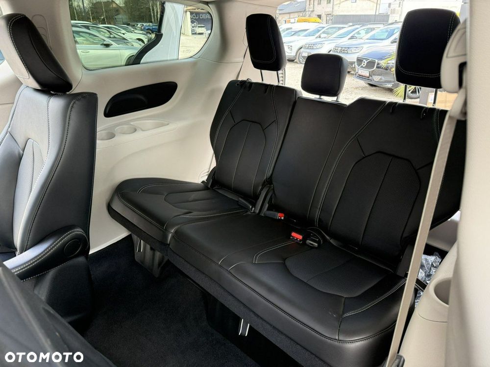 Chrysler Pacifica - 7