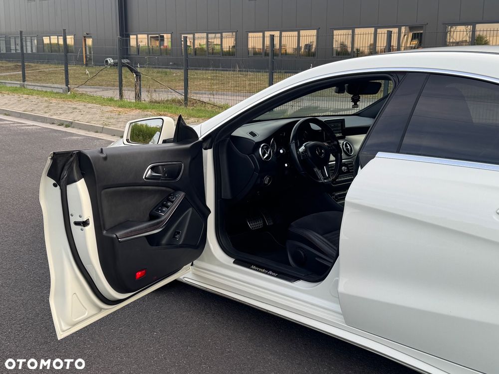 Mercedes-Benz CLA 200 7G-DCT AMG Line - 12