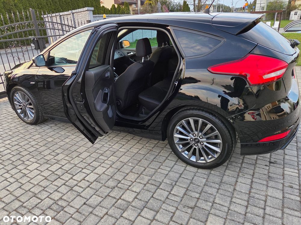 Ford Focus 1.0 EcoBoost Start-Stopp-System ST-LINE DESIGN - 3