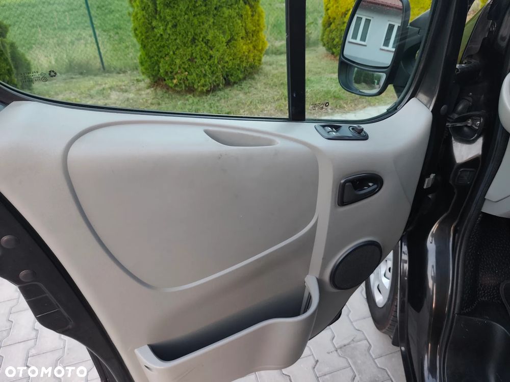 Renault Trafic - 16