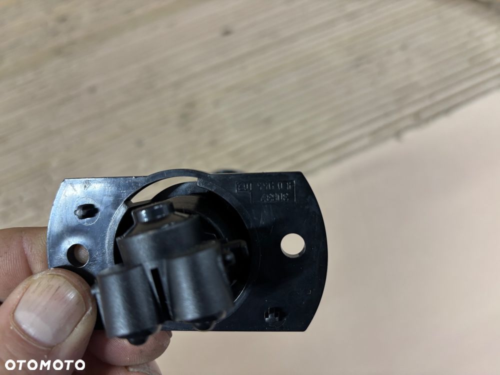 Audi Q7 4L0 09-15 dysza spryskiwacza prawa 4L0 995 102 - 3