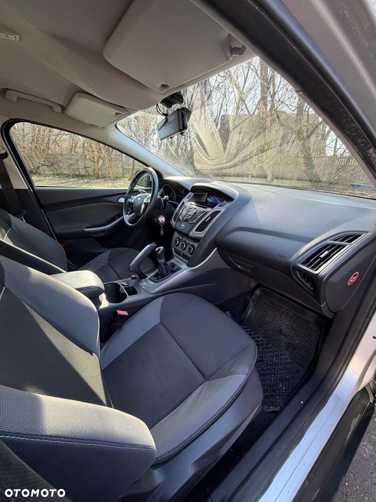 Ford Focus 1.6 Trend - 12