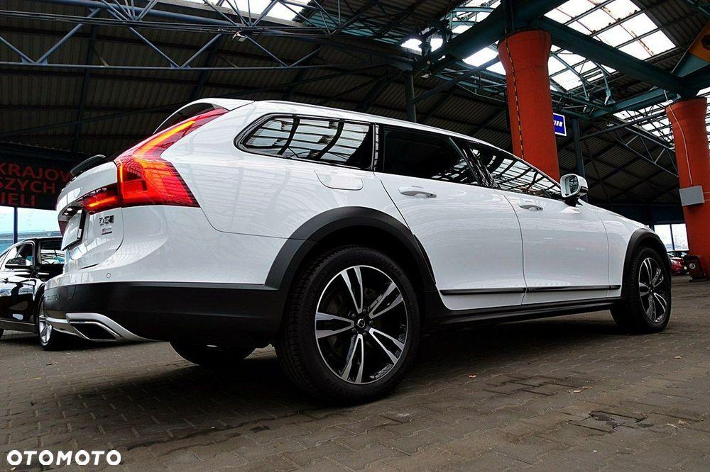 Volvo V90 Cross Country - 6