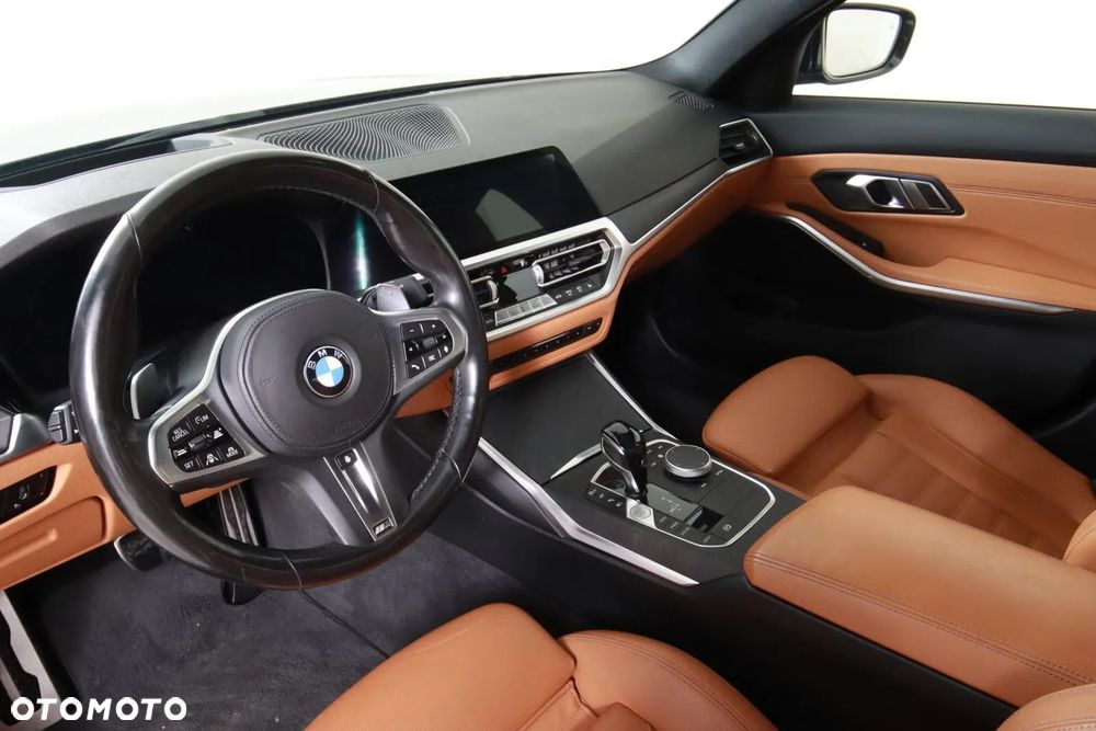 BMW Seria 3 330e iPerformance M Sport - 16