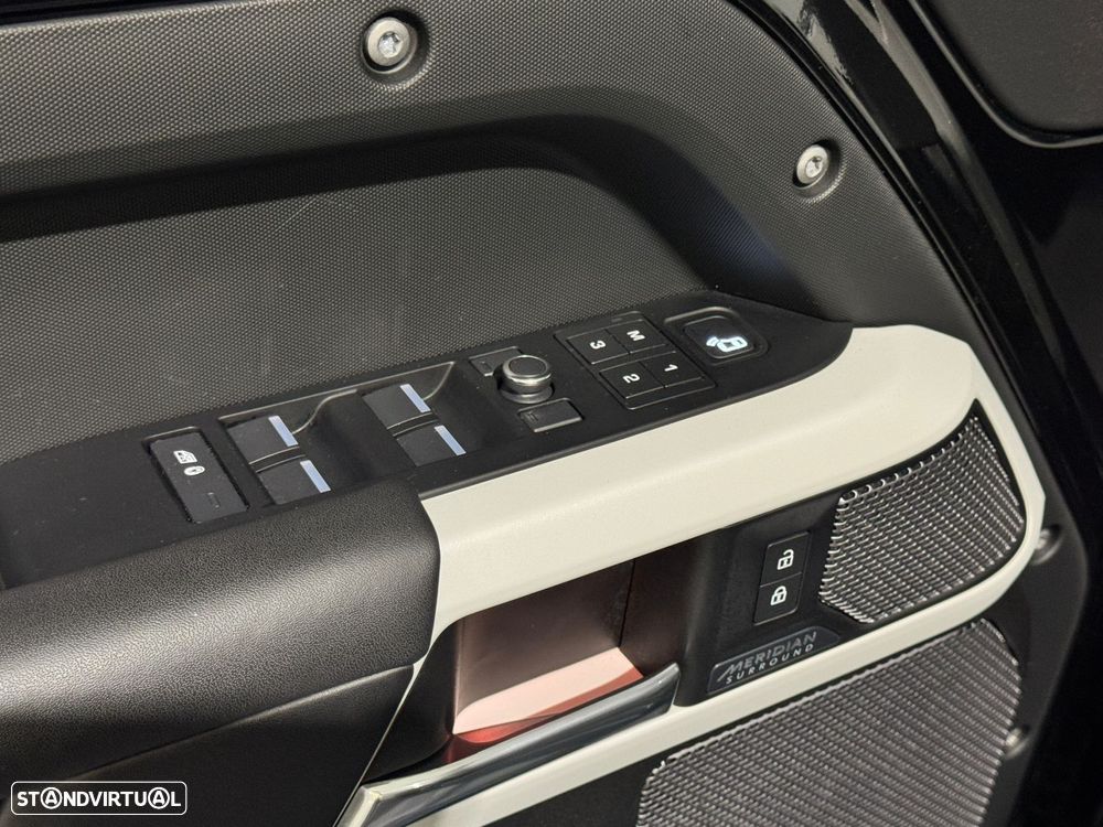 Land Rover Defender 3.0 I6 110 AWD X-Dynamic HSE - 61