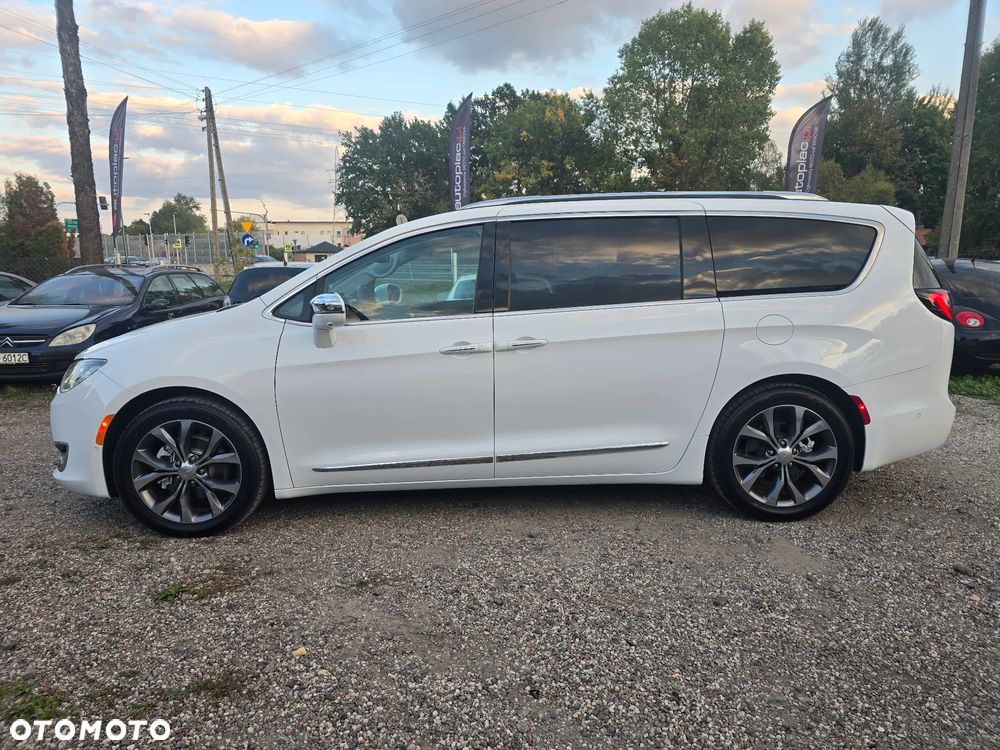 Chrysler Pacifica - 5