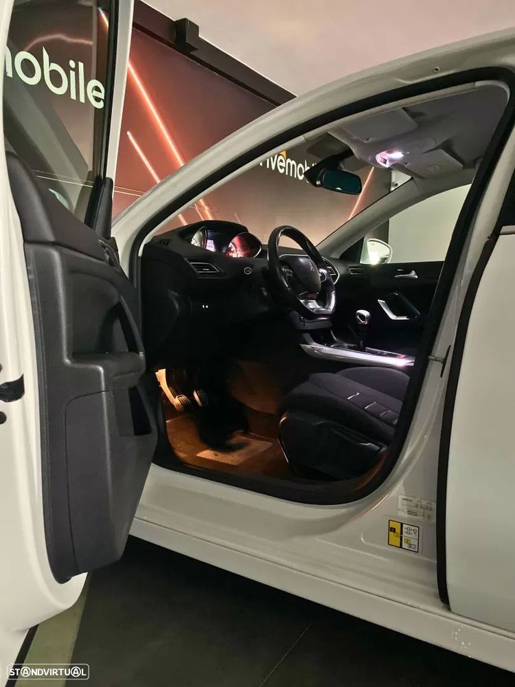 Peugeot 308 1.2 PureTech Style J17 - 23