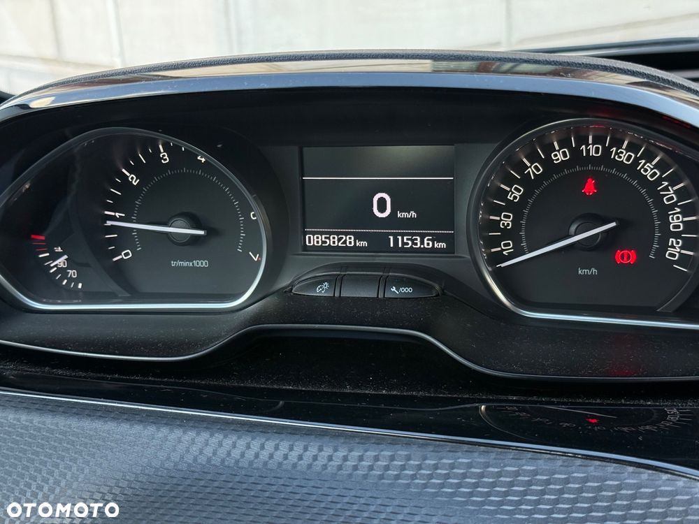 Peugeot 2008 1.2 Pure Tech Style S&S - 34
