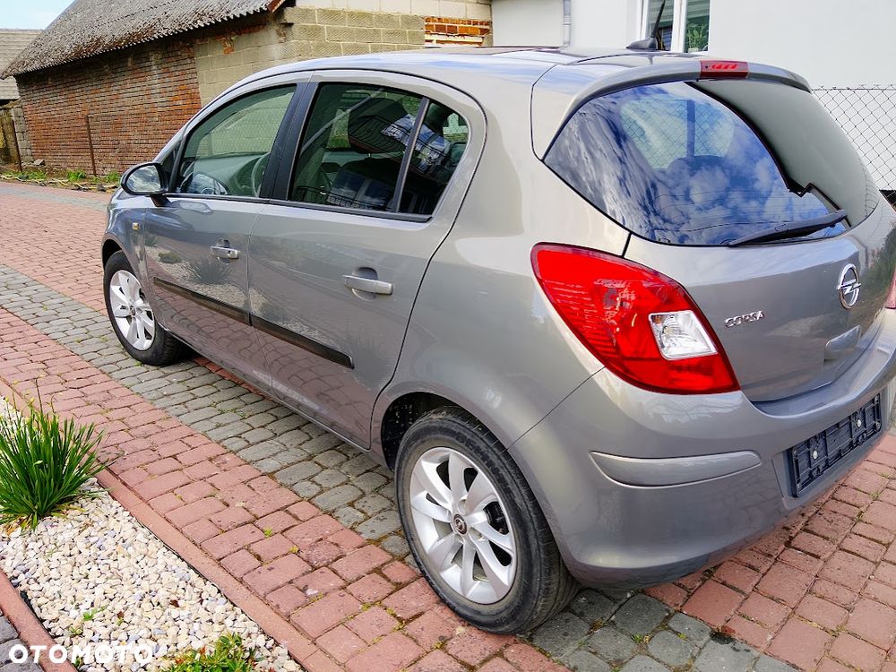 Opel Corsa 1.2 16V Cosmo - 7