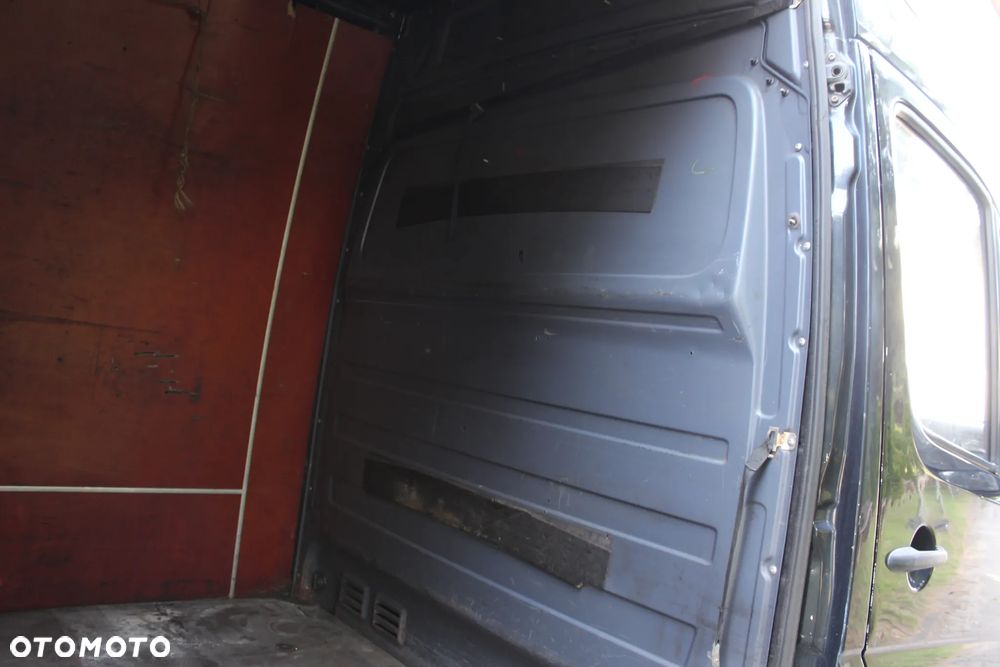 Mercedes-Benz Sprinter - 14