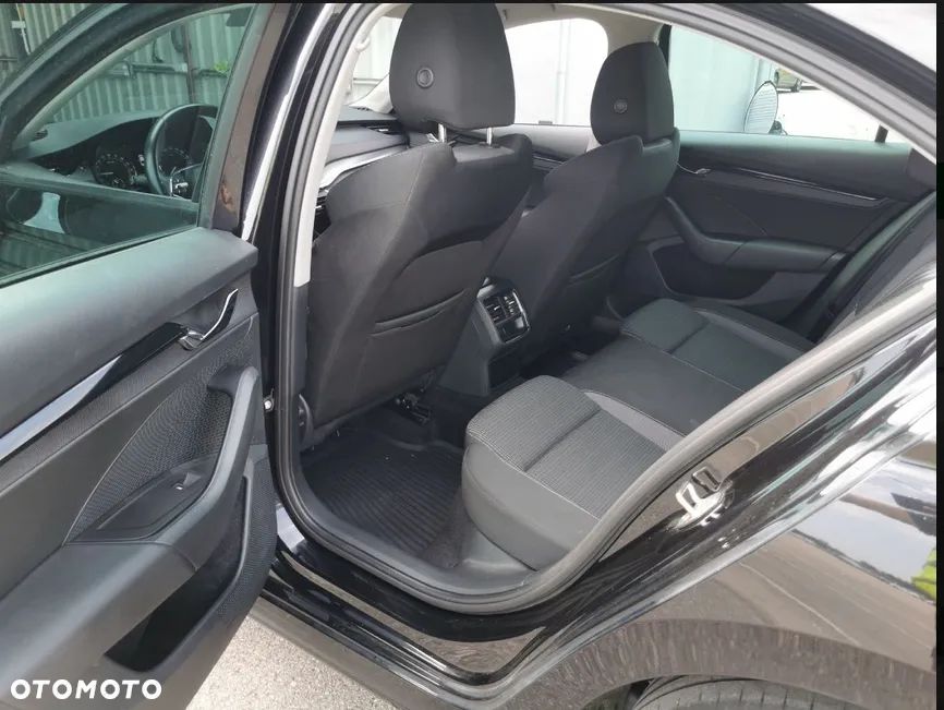 Skoda Octavia 2.0 TDI Ambition DSG - 8