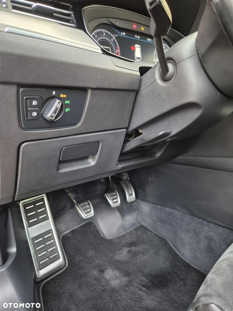 Volkswagen Passat Variant 2.0 TDI BMT Highline - 31