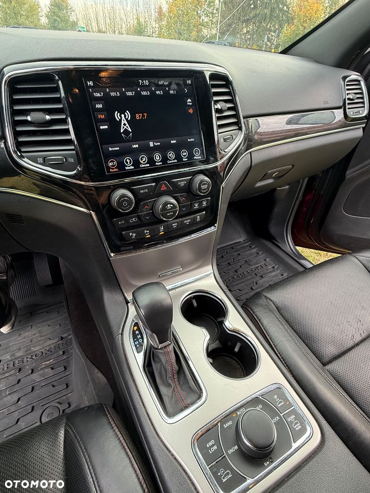 Jeep Grand Cherokee - 19