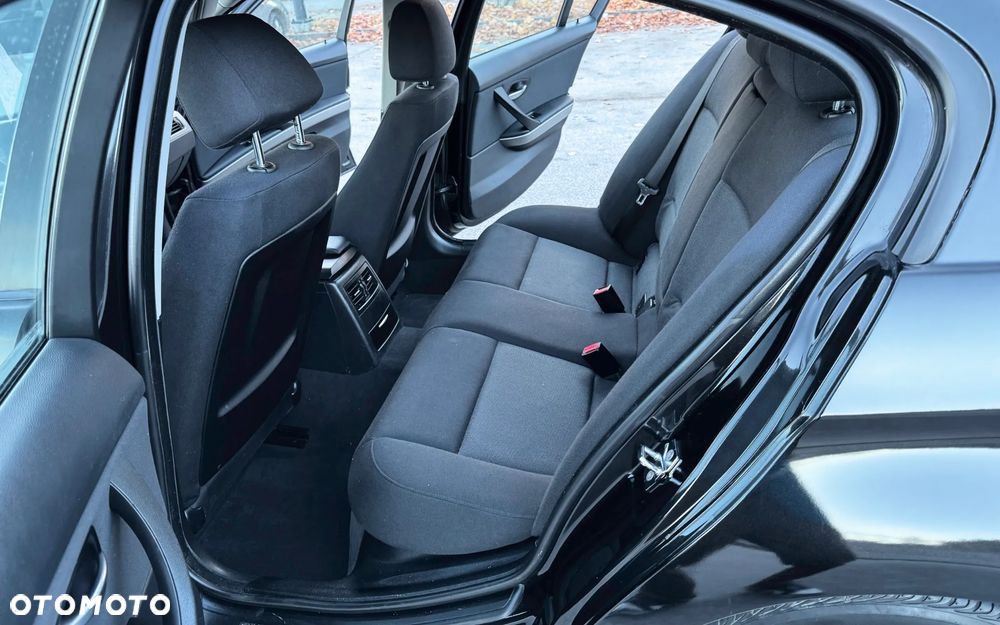 BMW Seria 3 318i - 13