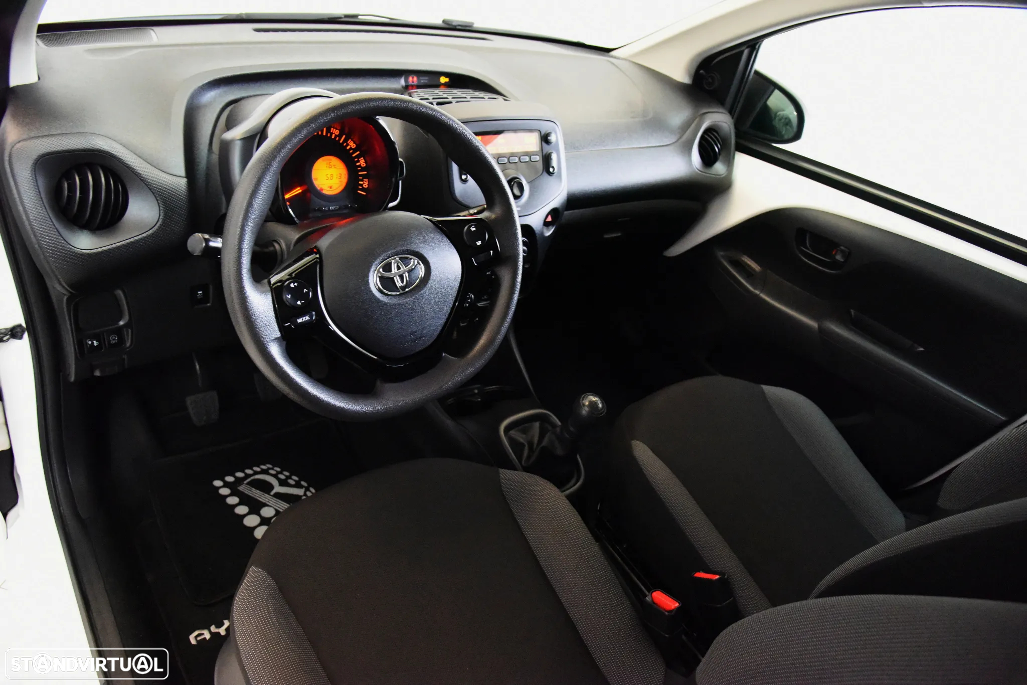 Toyota Aygo x-play Eco - 11