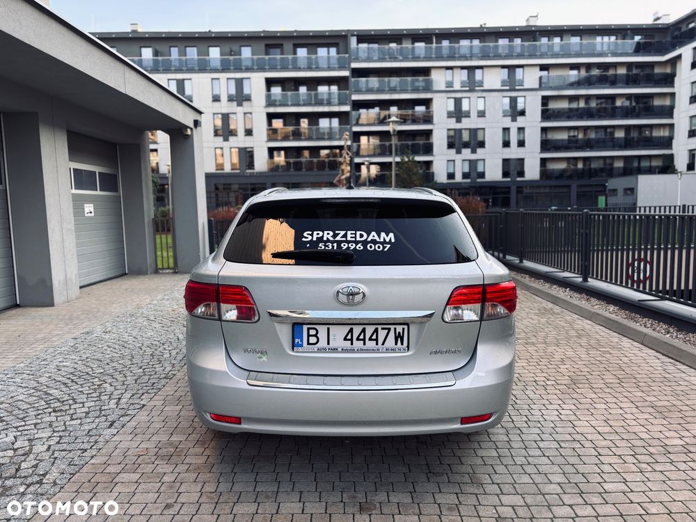 Toyota Avensis 1.8 Sol NAVI - 6