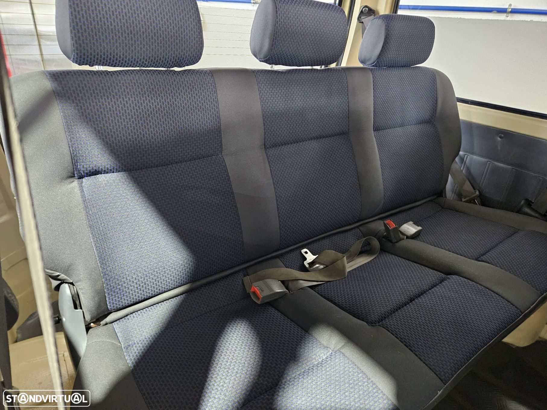 Toyota HiAce 2.4 D LH102L - 10
