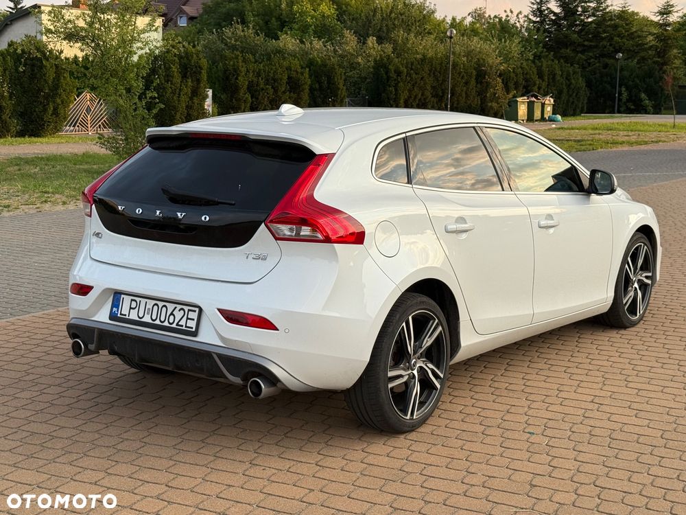 Volvo V40 T3 Drive-E R-Design Momentum - 4