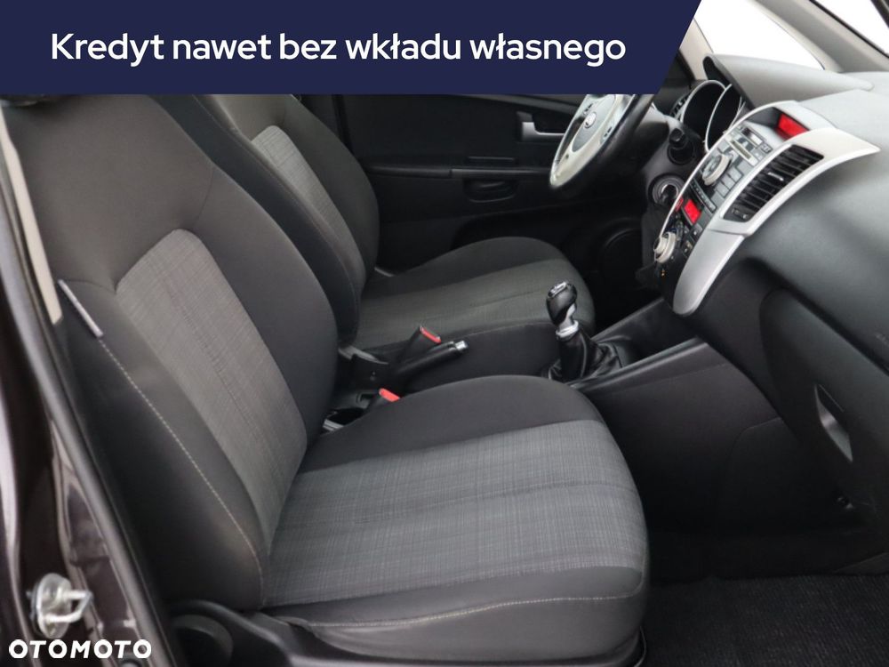 Kia Venga - 11