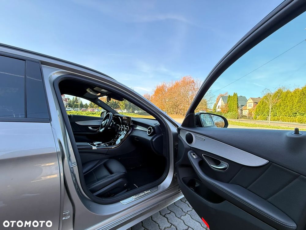 Mercedes-Benz Klasa C 180 T 9G-TRONIC AMG Line - 23
