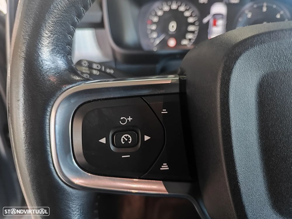 Volvo XC 40 2.0 D3 Momentum Geartronic - 27