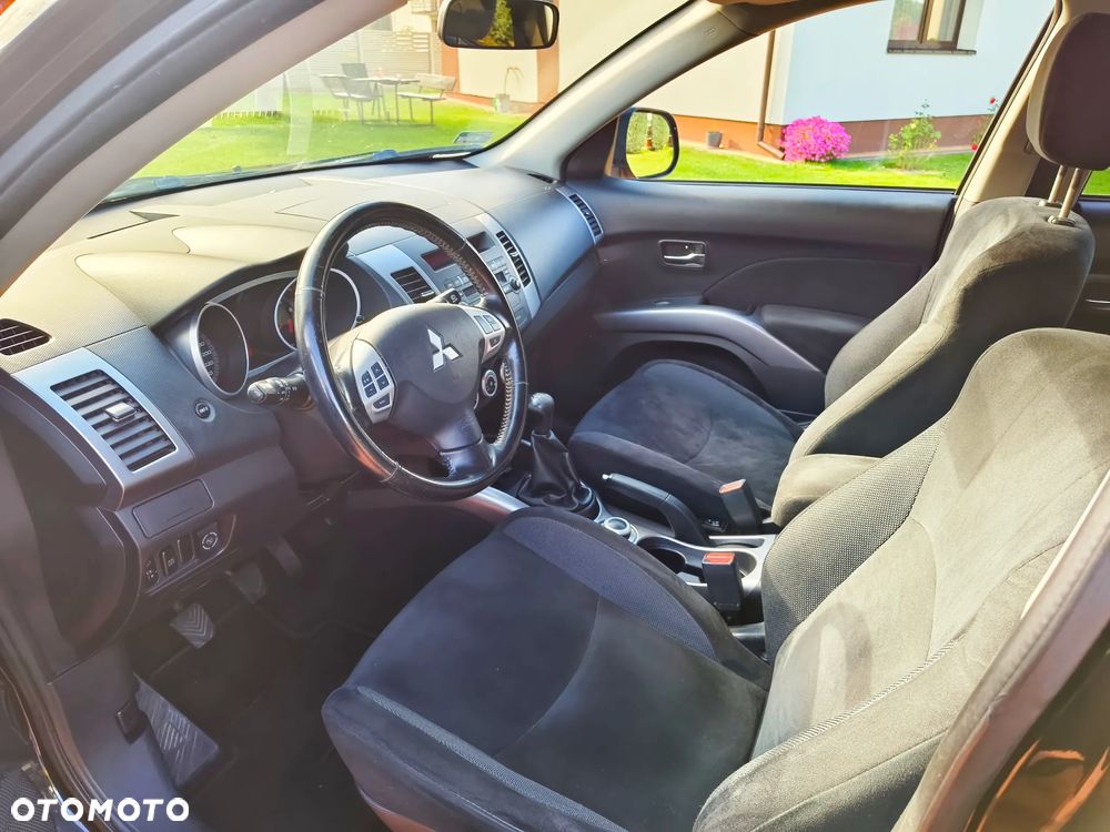 Mitsubishi Outlander - 16